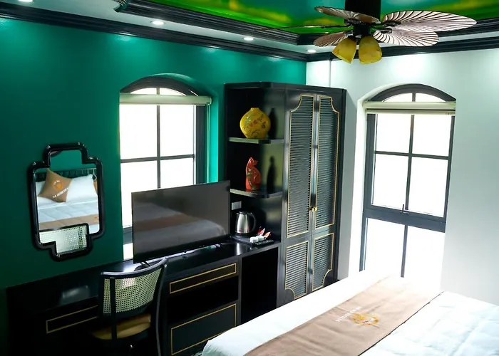 Hotel The Sea 14